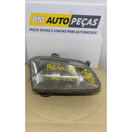 Farol Renault Chamade