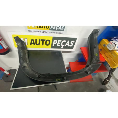 Moldura dianteira direita Nissan Pick Up
